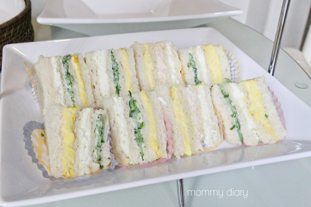 Mini sandwiches with Egg yolk, egg whites, cucumber, turkey and cheese. 