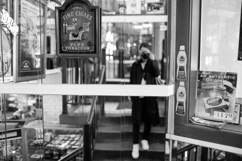 Black & white mirror selfie before heading back home. 