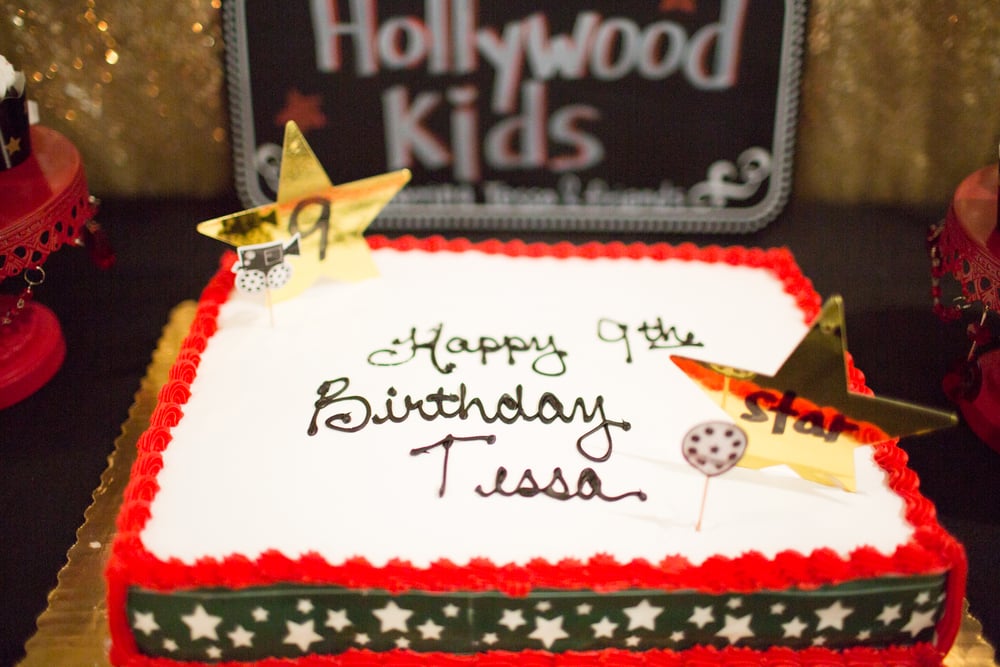 2-tier Red Carpet Hollywood – Heidelberg Cakes