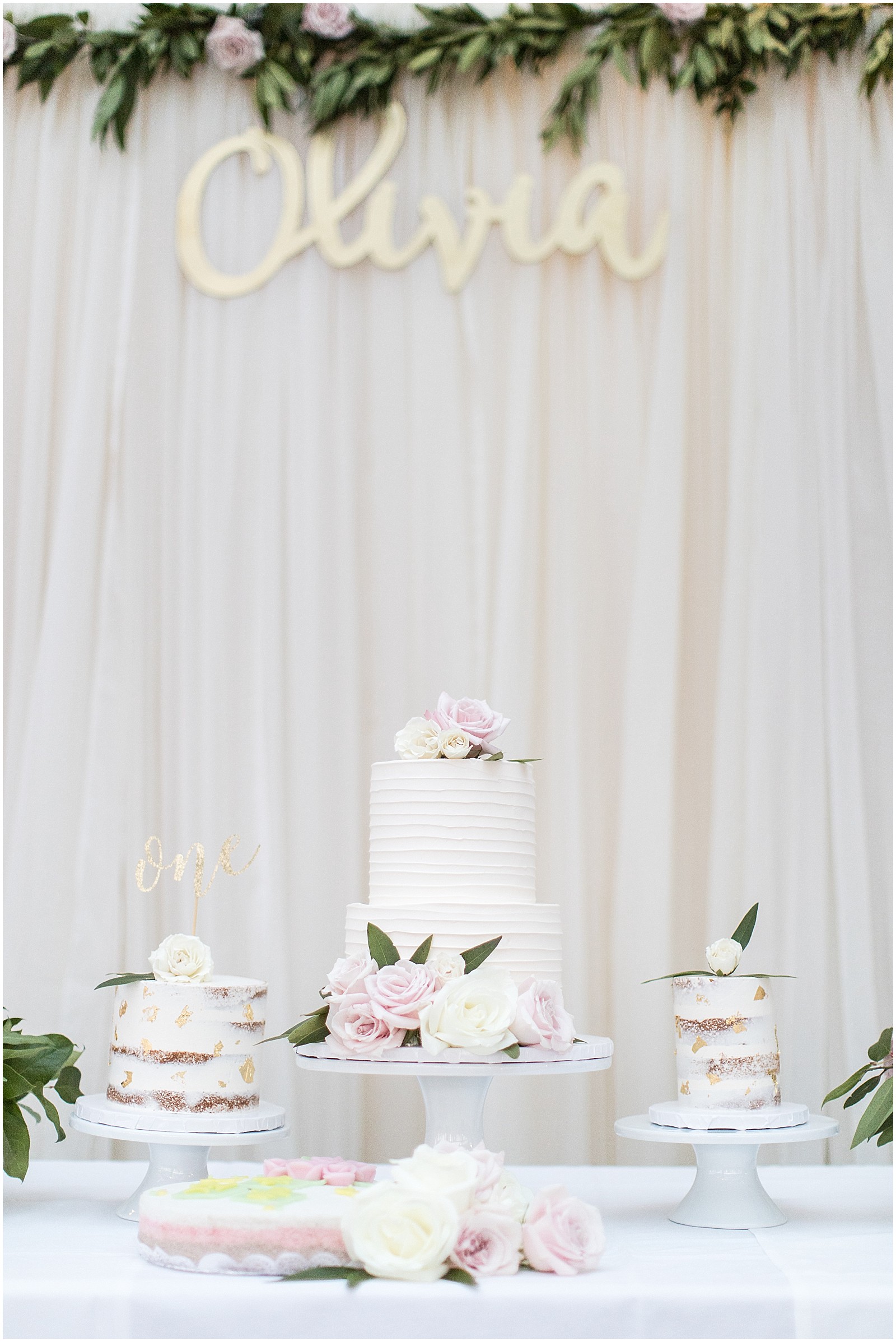 classic-floral-white-first-birthday-party-dol