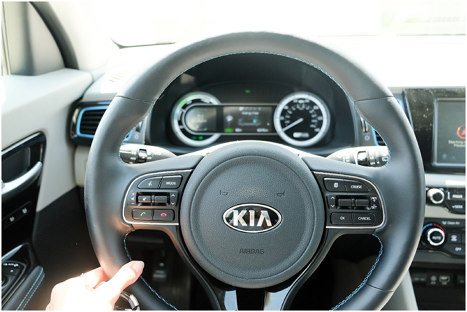 road-trip-palm-springs-kia-niro