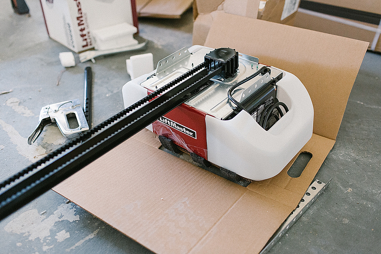 Easy and fast Installation of LiftMaster Garage Door Opener