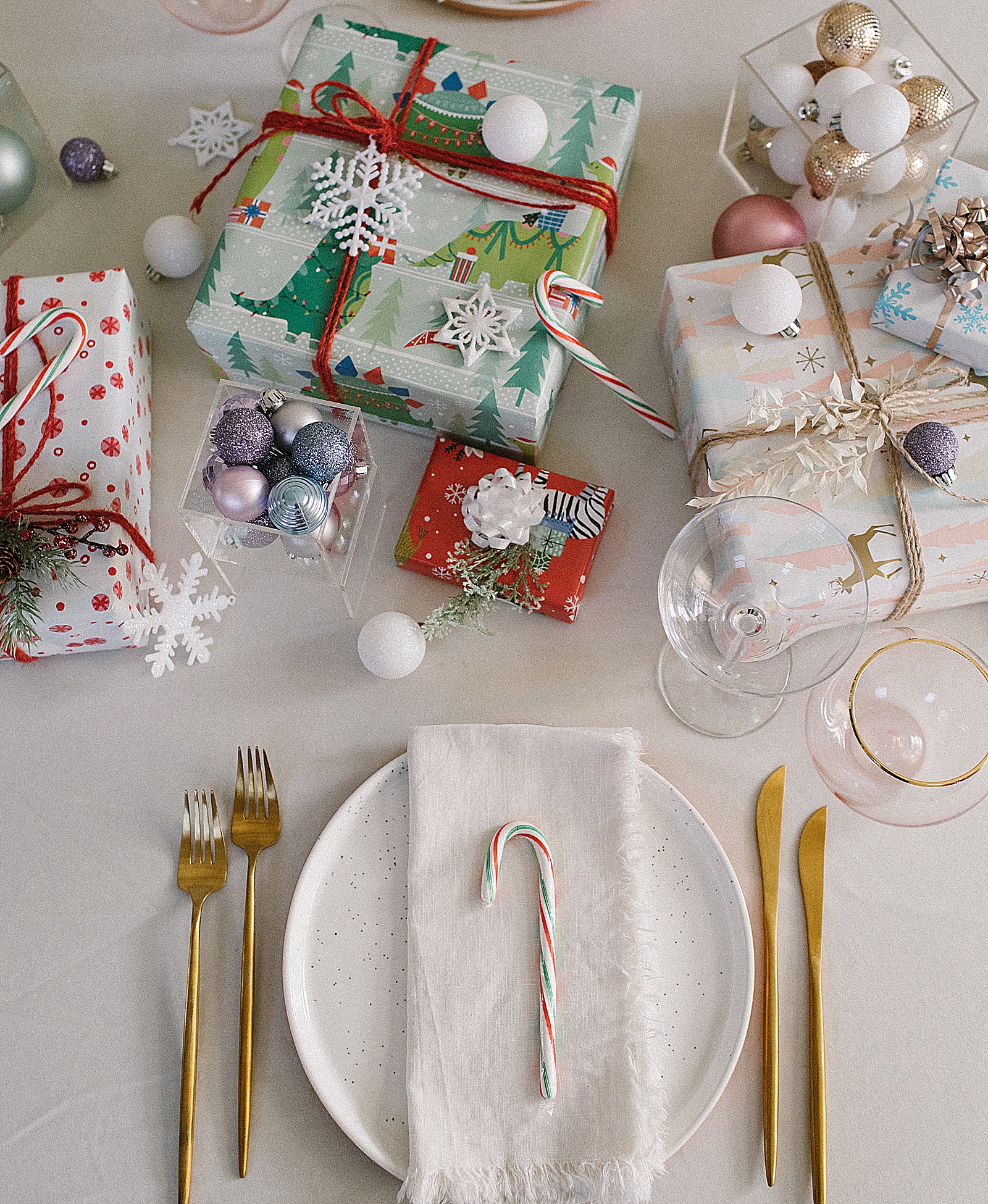 Easy Pastel Holiday Tablescape Ideas