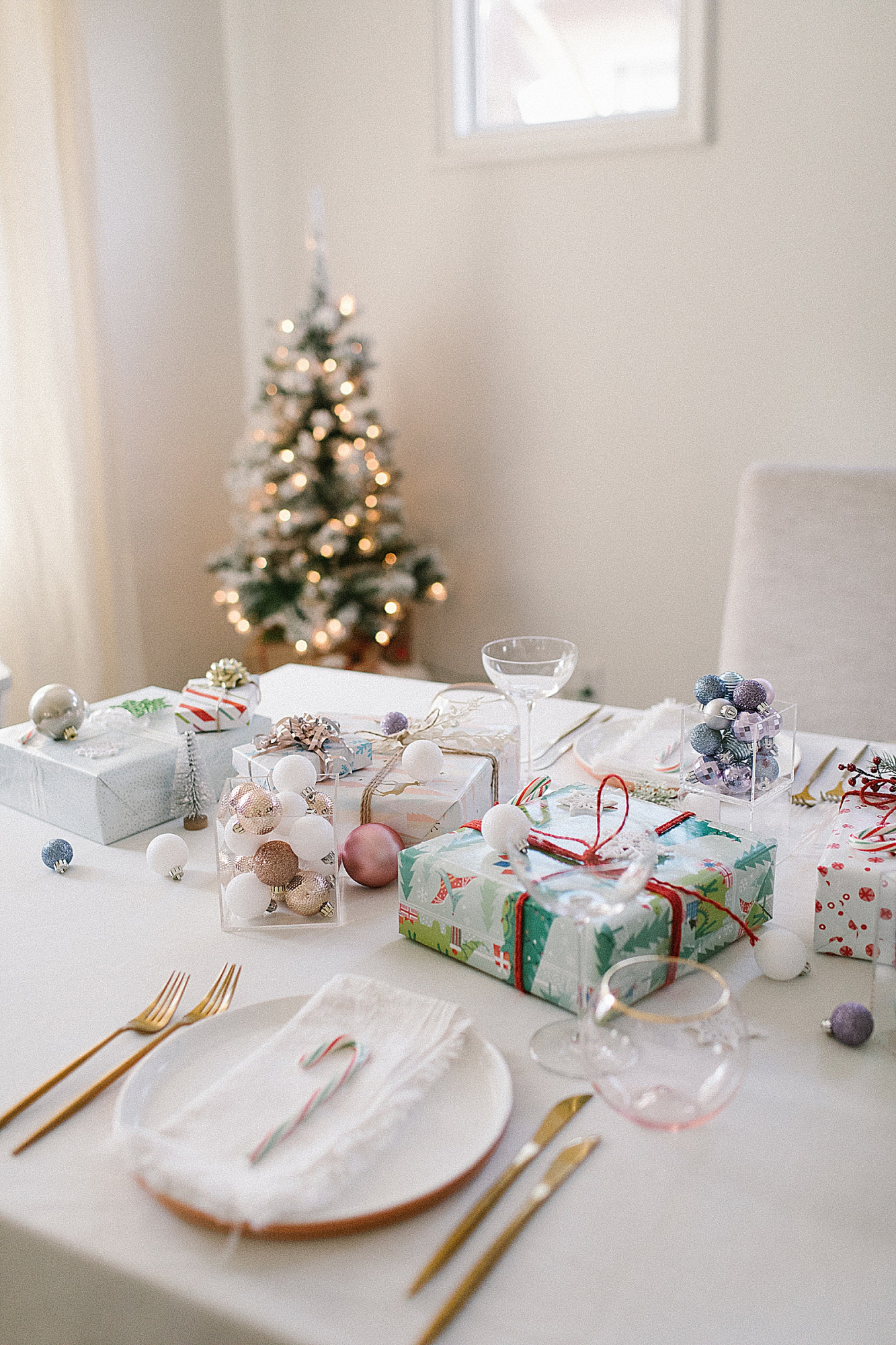 Easy Pastel Holiday Tablescape Ideas
